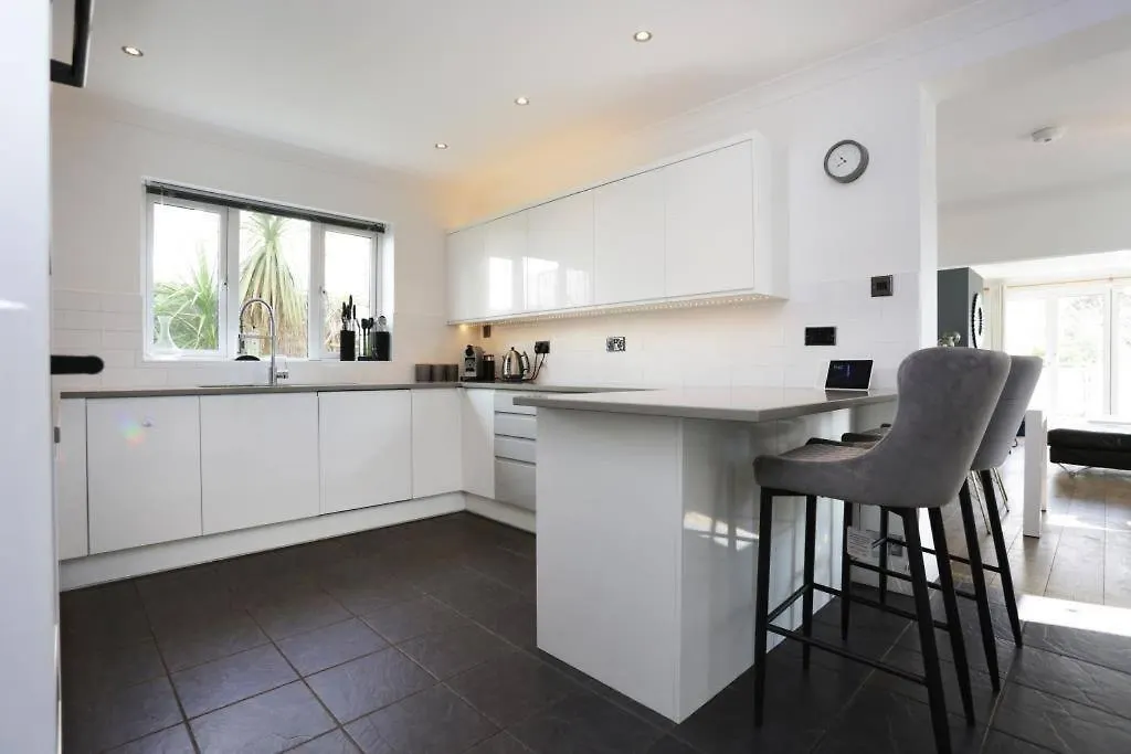 Bournecoast: Home With Snug-Games Room-Garden-3114 Bournemouth