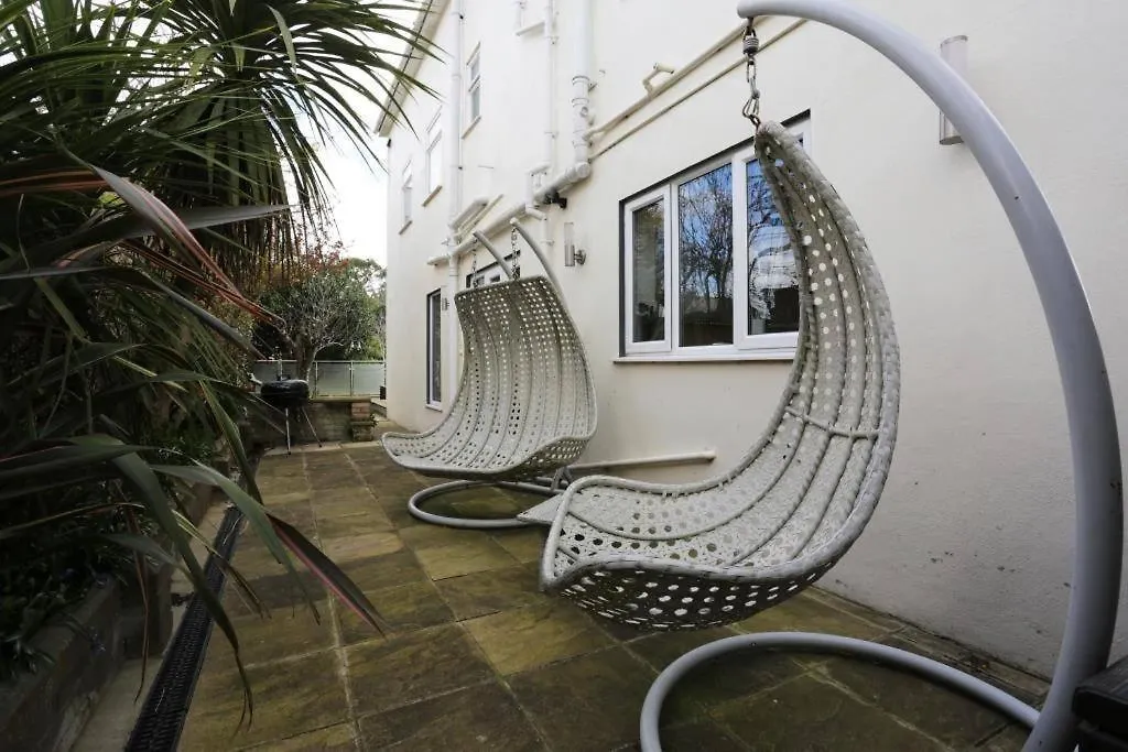 Bournecoast: Home With Snug-Games Room-Garden-3114 Bournemouth Holiday home