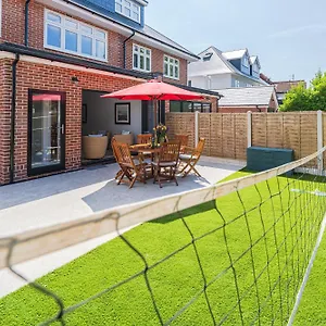  Holiday home Highcroft House By Grandeur
